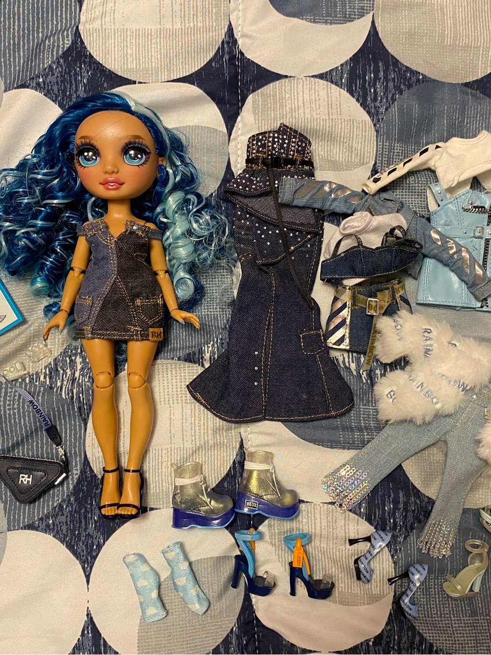 Rainbow High FANTASTIC FASHION Skyler Bradshaw doll with clothes and accessories